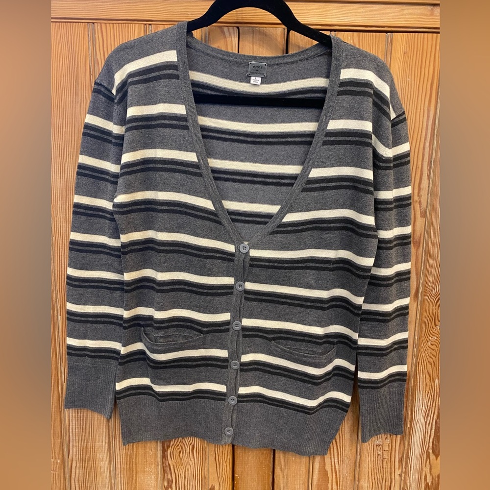 ** SOLD ** Poof Striped cardigan, size L